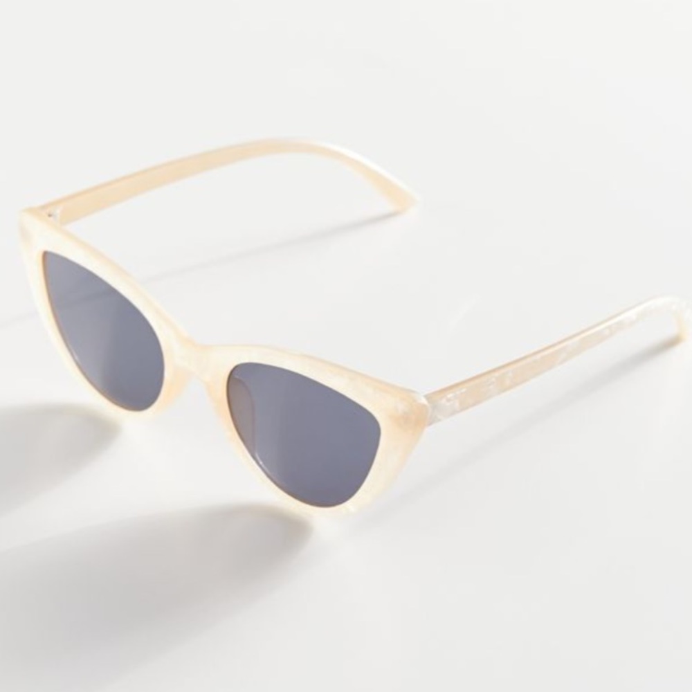 SOOOOLD NEW! Pearlized kitty Sunnies - Picture 3 of 4